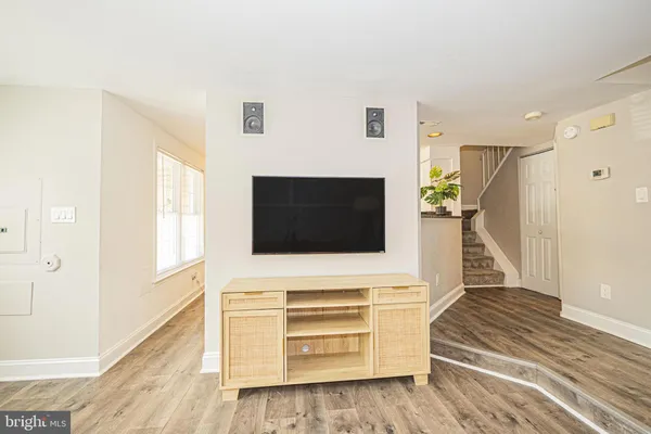 $400,000 | 8807 Rustburg Circle, Montgomery Village, MD 20886