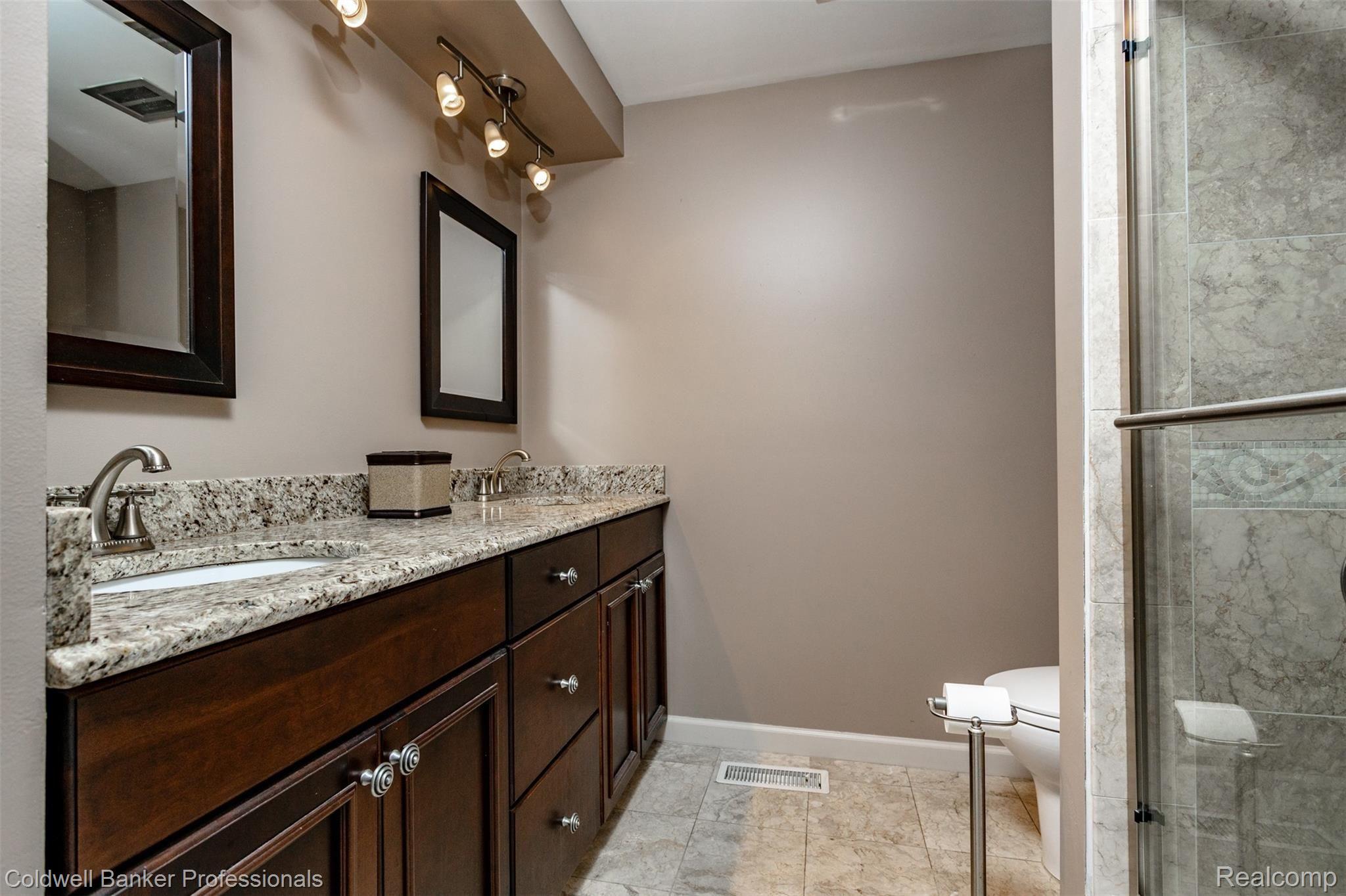 329 Lake Shore Road Grosse Pointe, MI 48236 - Photo 24 of 41 329 Lakeshore S036.jpg