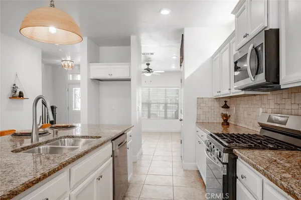 $525,000 | 2027 West Babcock Avenue, Visalia, CA 93291