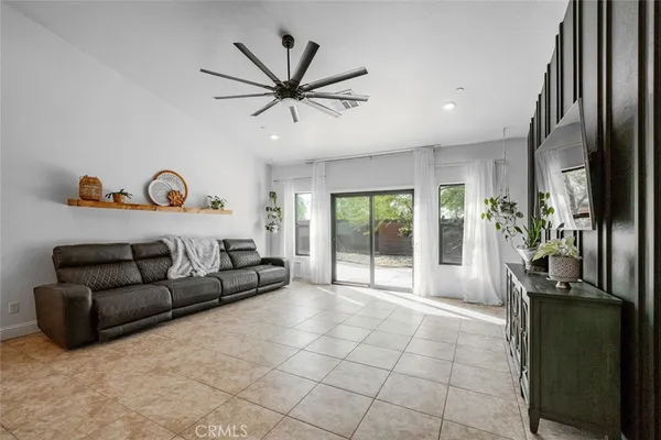 $525,000 | 2027 West Babcock Avenue, Visalia, CA 93291