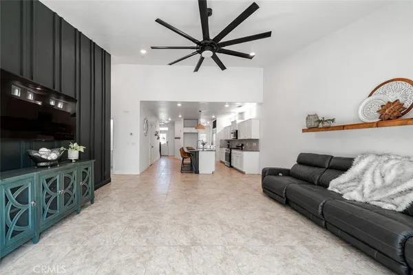 $525,000 | 2027 West Babcock Avenue, Visalia, CA 93291