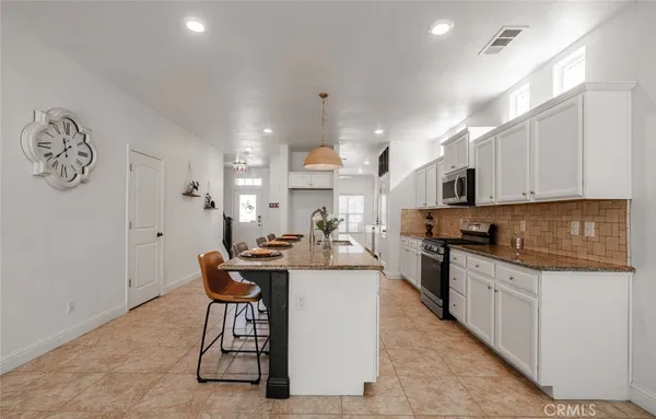 $525,000 | 2027 West Babcock Avenue, Visalia, CA 93291