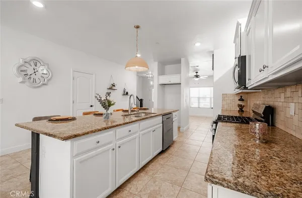 $525,000 | 2027 West Babcock Avenue, Visalia, CA 93291