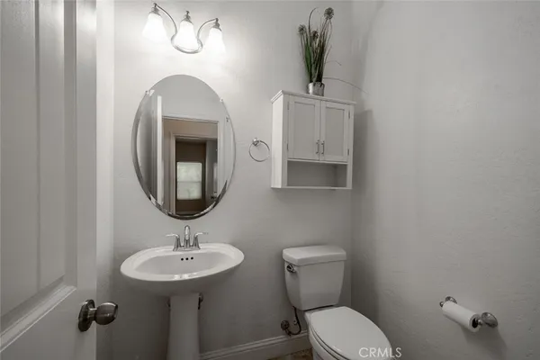 $525,000 | 2027 West Babcock Avenue, Visalia, CA 93291