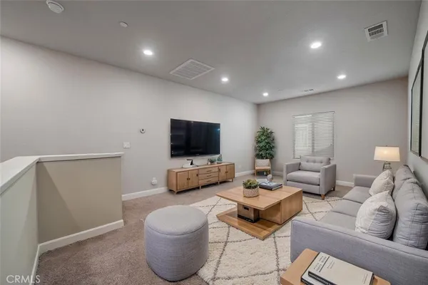 $525,000 | 2027 West Babcock Avenue, Visalia, CA 93291