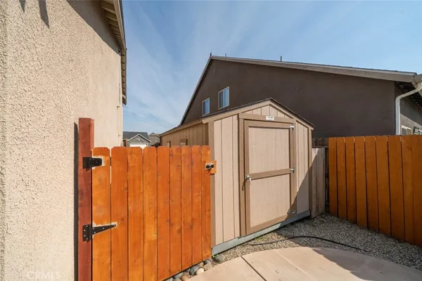 $525,000 | 2027 West Babcock Avenue, Visalia, CA 93291