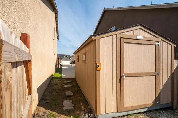 $525,000 | 2027 West Babcock Avenue, Visalia, CA 93291