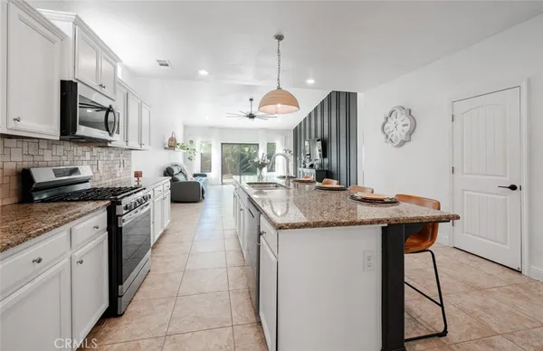 $525,000 | 2027 West Babcock Avenue, Visalia, CA 93291