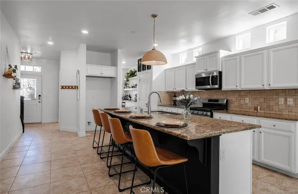 $525,000 | 2027 West Babcock Avenue, Visalia, CA 93291