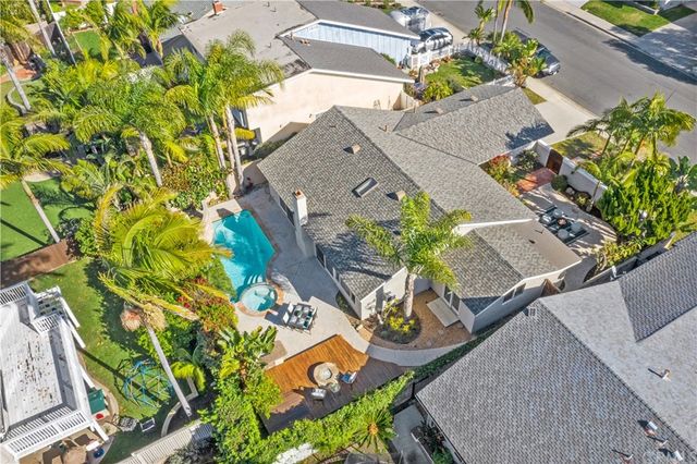 a view of a outdoor sitting area with furniture