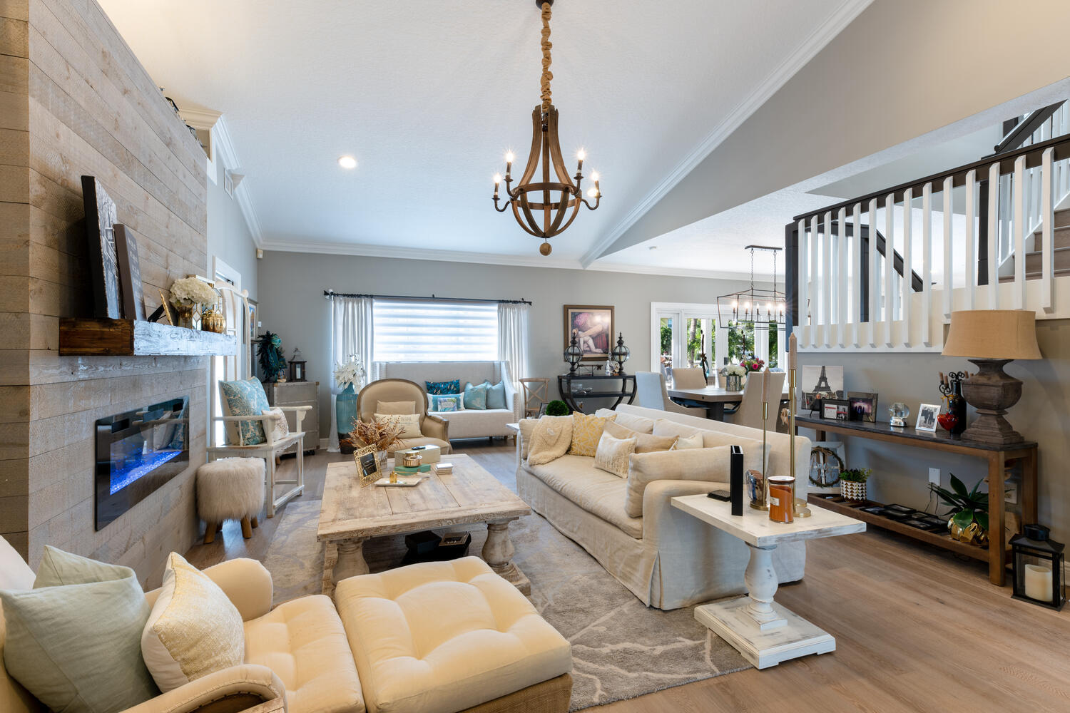 916 Dolphin Drive Jupiter, FL 33458 - Photo 4 of 64 Living Room ter FL-large-020-024-