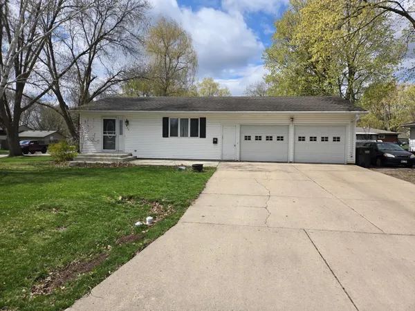 $324,900 | 734 Merrill Street Southwest, Hutchinson, MN 55350