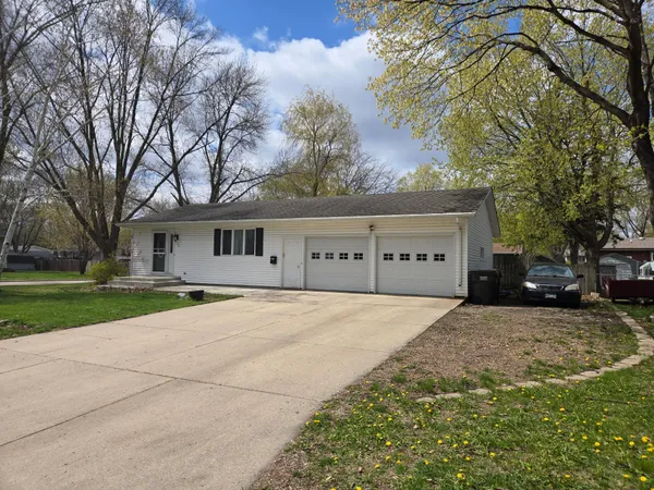 $324,900 | 734 Merrill Street Southwest, Hutchinson, MN 55350