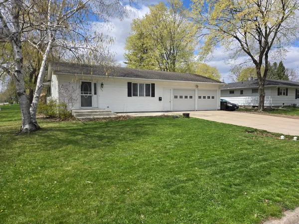 $324,900 | 734 Merrill Street Southwest, Hutchinson, MN 55350
