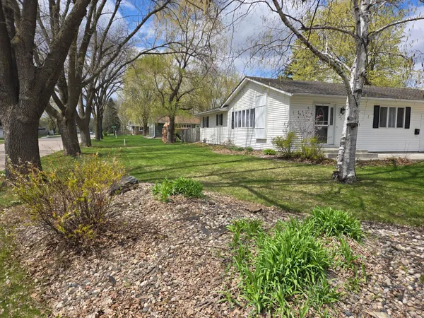 $324,900 | 734 Merrill Street Southwest, Hutchinson, MN 55350