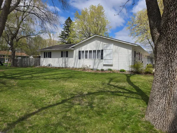 $324,900 | 734 Merrill Street Southwest, Hutchinson, MN 55350