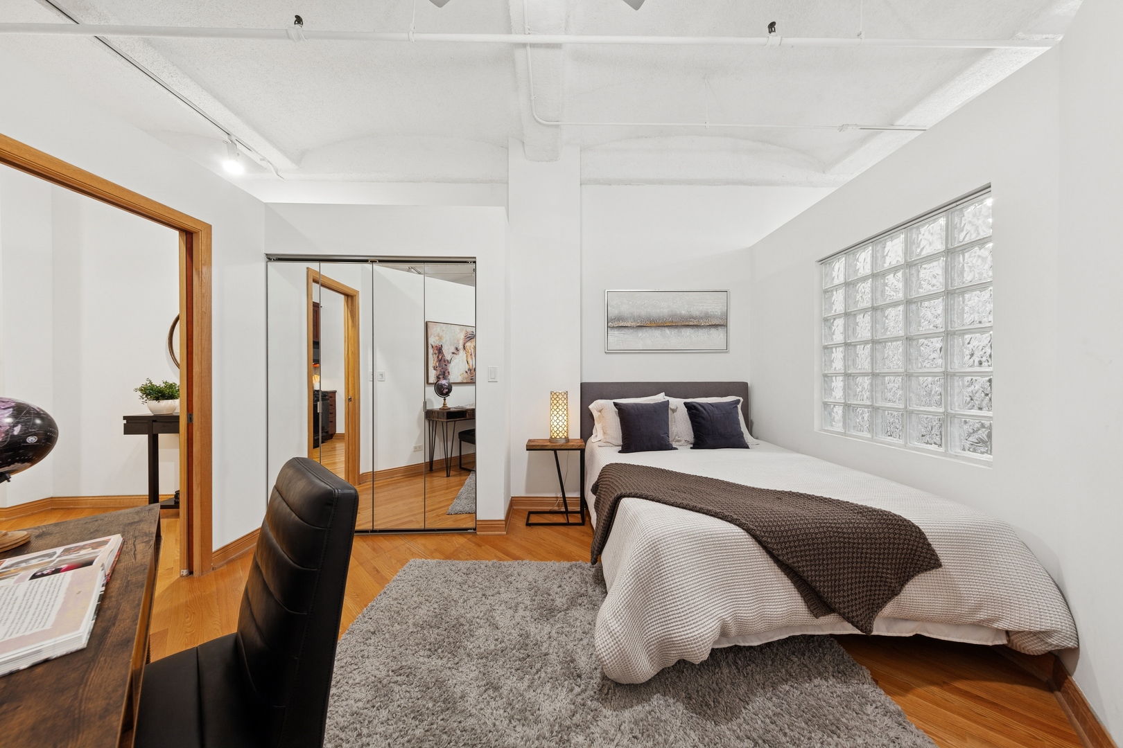 633 South Plymouth Court, Unit 607 Chicago, IL 60605 - Photo 9 of 12