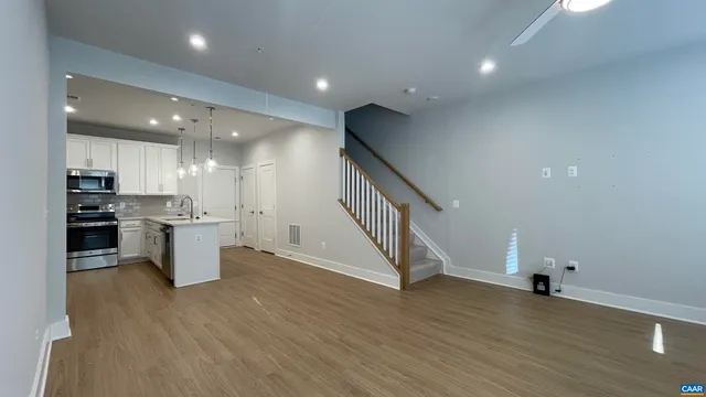 $2,400 | 809 Wesley Lane, Unit A, Charlottesville, VA 22911