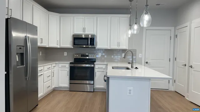 $2,400 | 809 Wesley Lane, Unit A, Charlottesville, VA 22911