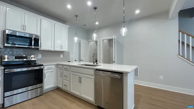 $2,400 | 809 Wesley Lane, Unit A, Charlottesville, VA 22911