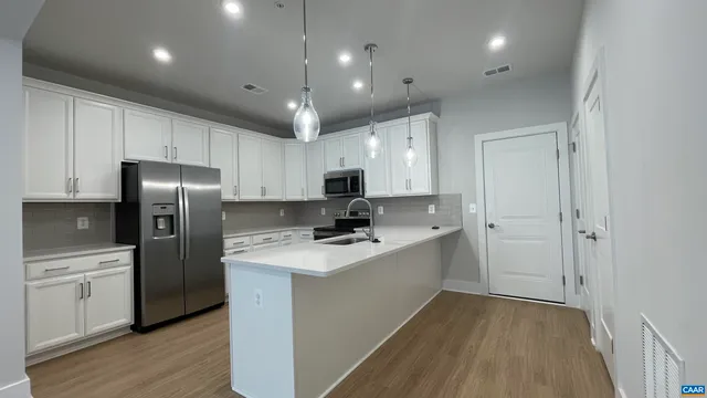 $2,400 | 809 Wesley Lane, Unit A, Charlottesville, VA 22911