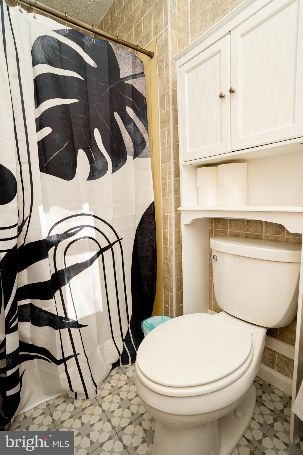 181 Edgebrook Road Robbinsville, NJ 08691 - Photo 47 of 67 a bathroom with a toilet and a mirror
