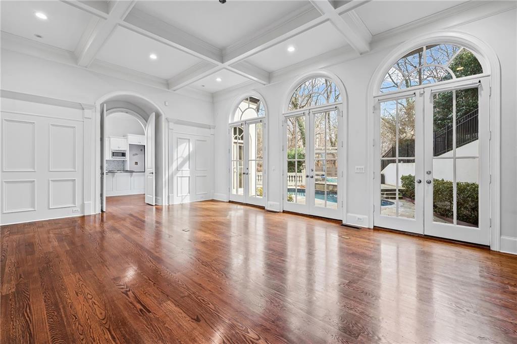 4288 Olde Mill Lane Atlanta, GA 30342 - Photo 4 of 37