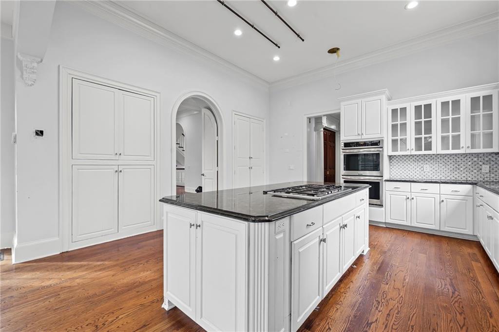 4288 Olde Mill Lane Atlanta, GA 30342 - Photo 7 of 37