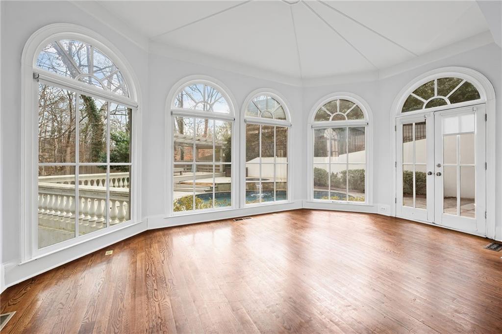 4288 Olde Mill Lane Atlanta, GA 30342 - Photo 9 of 37