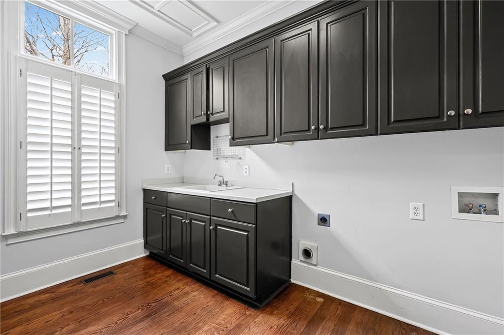 4288 Olde Mill Lane Atlanta, GA 30342 - Photo 10 of 37