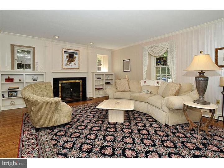 342 Fisher Road Jenkintown, PA 19046 - Photo 4 of 21 Living Room
