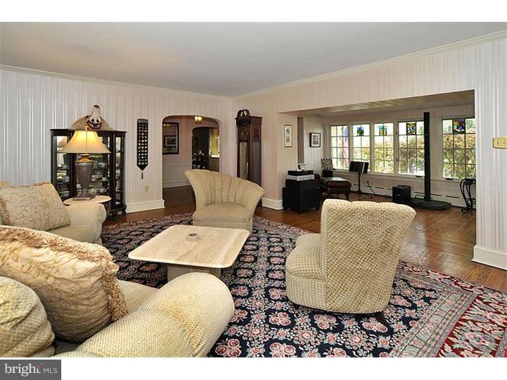 342 Fisher Road Jenkintown, PA 19046 - Photo 5 of 21 Living Room