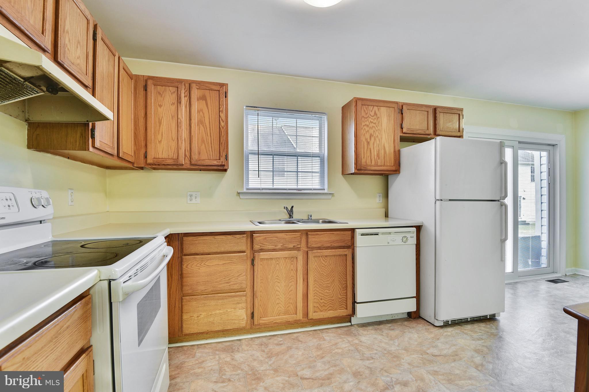 7202 Rutherford Green Circle Baltimore, MD 21244 - Photo 4 of 20 Kitchen