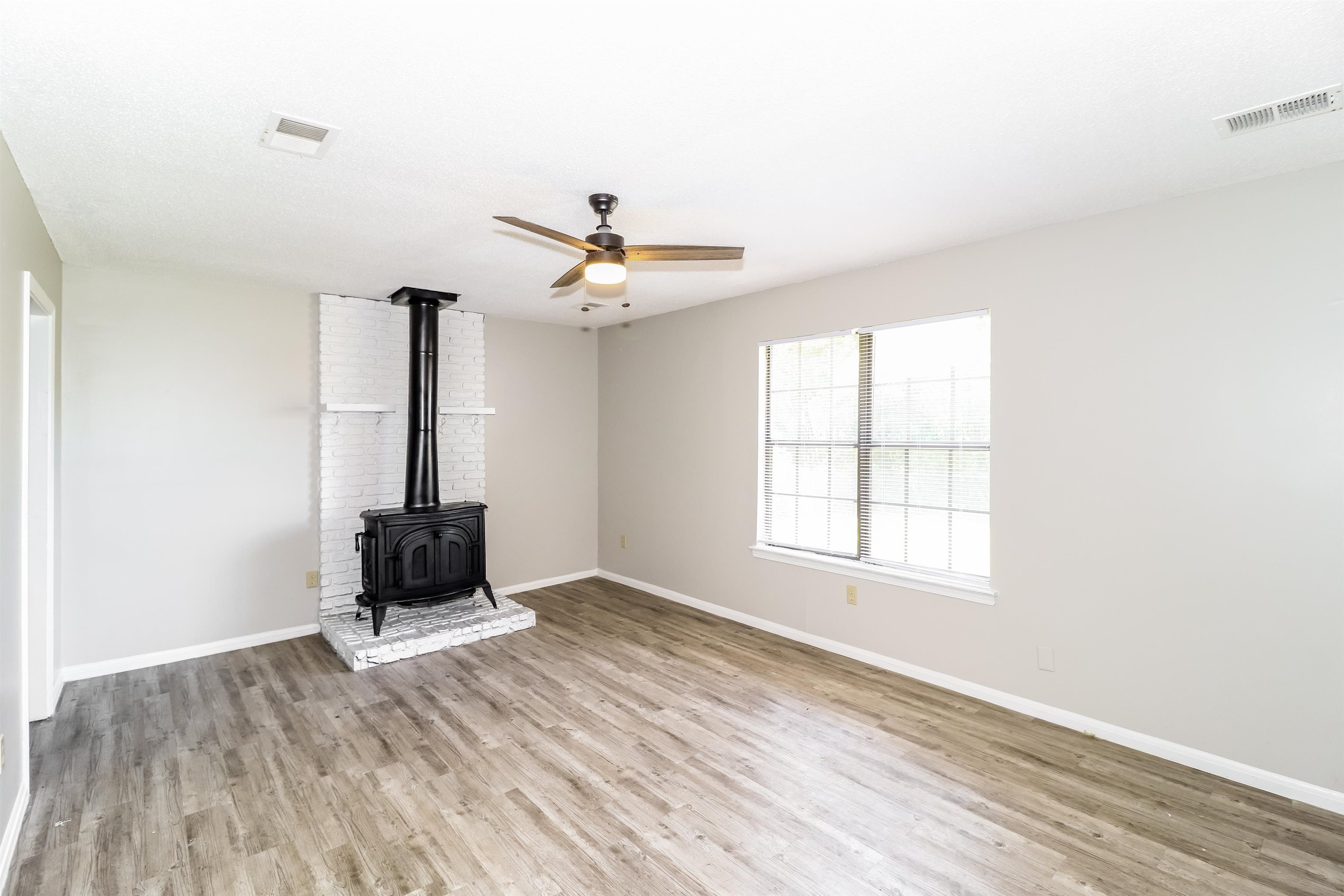 3917 Kerwin Drive Memphis, TN 38128 - Photo 4 of 16 a view of room with workspace and wooden floor