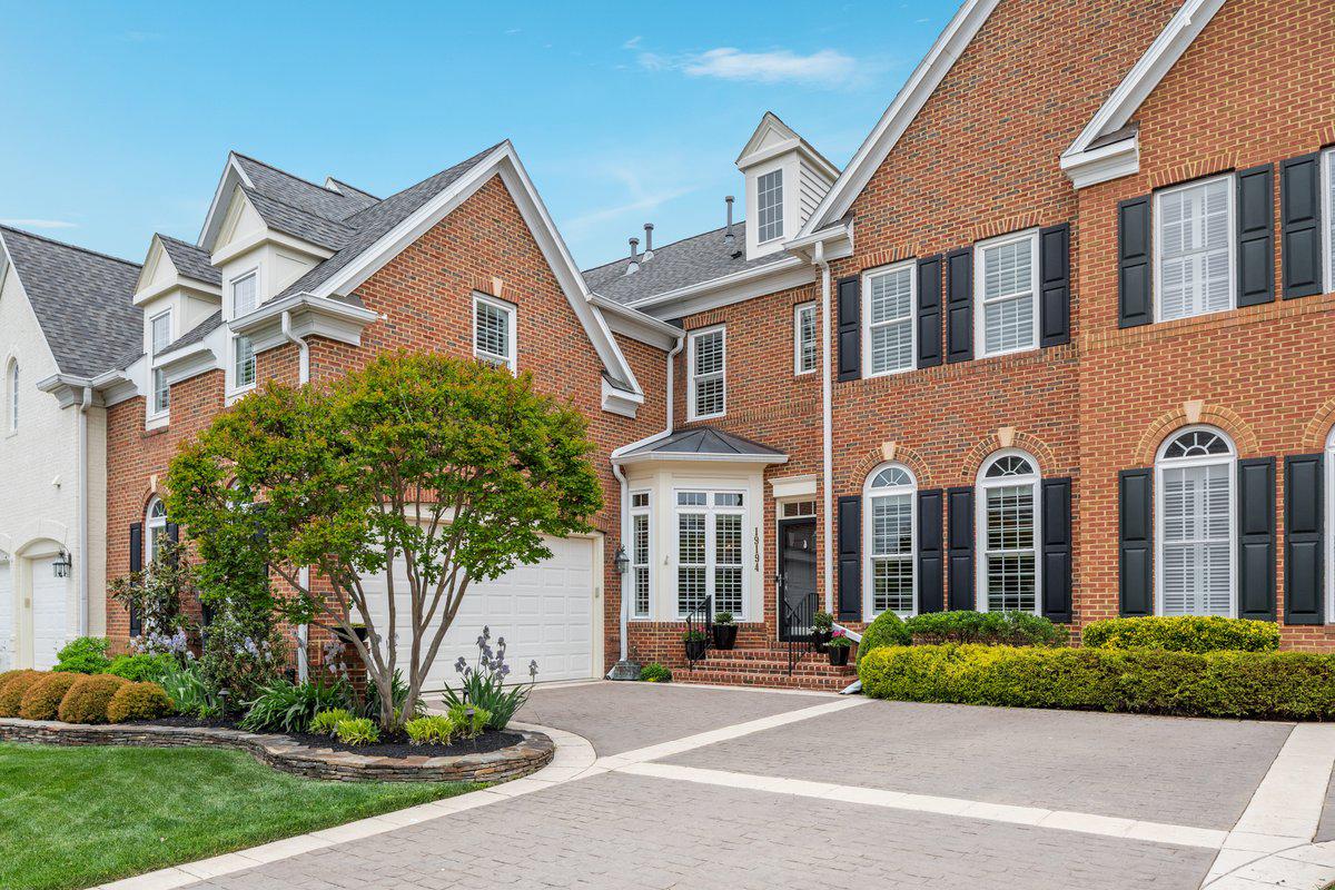 Can we say CURB APPEAL?!