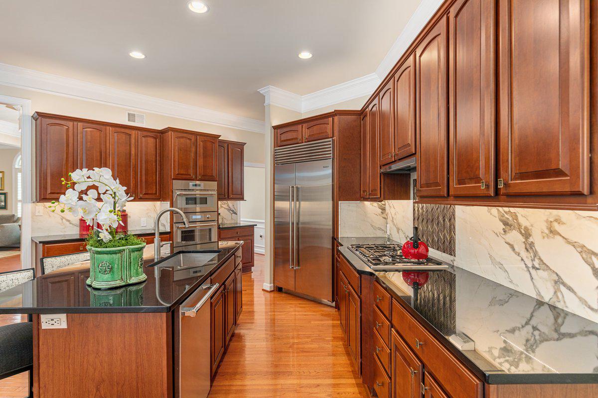 19194 Greystone Square Leesburg, VA 20176 - Photo 14 of 96 High end appliances includes SubZero refrigerator