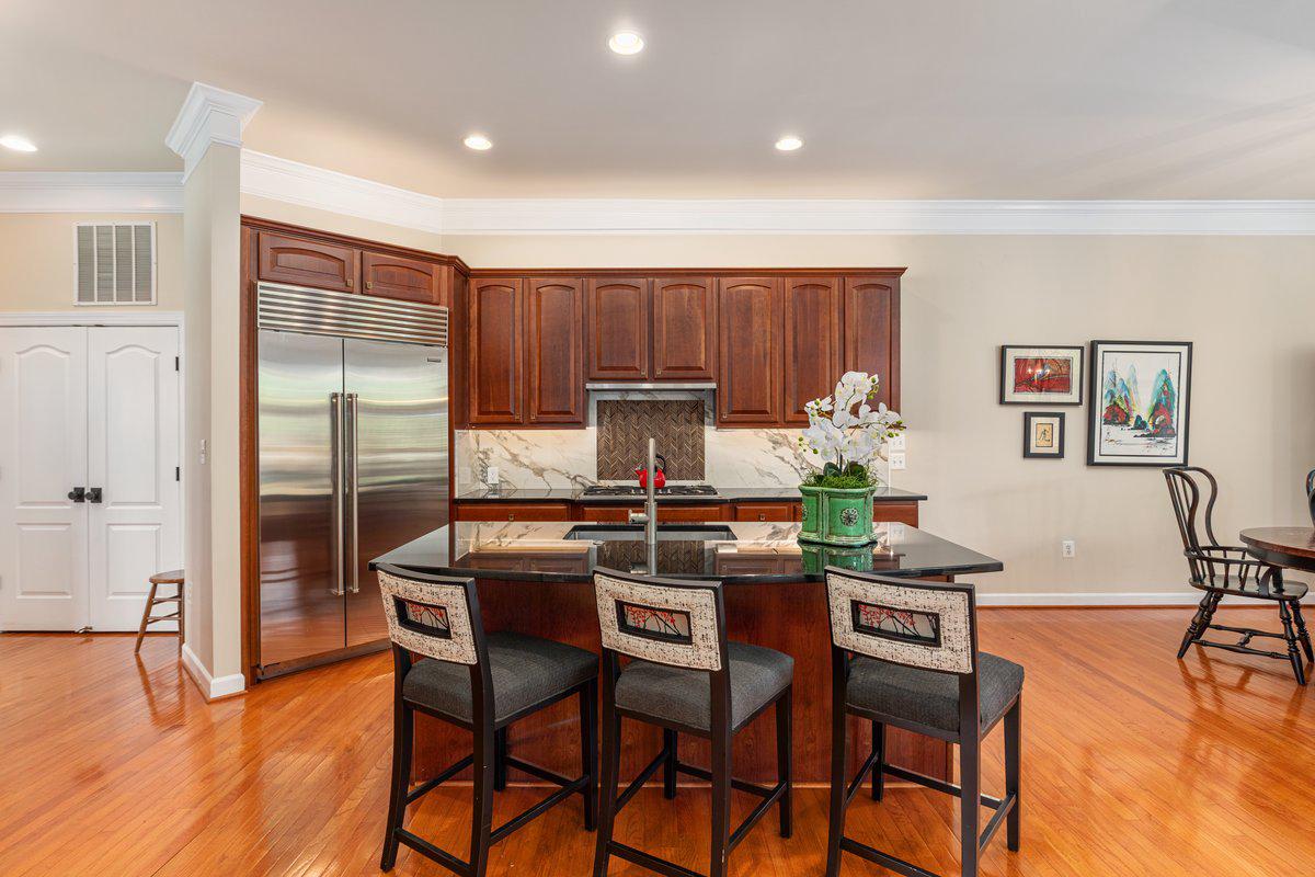 19194 Greystone Square Leesburg, VA 20176 - Photo 15 of 96 Over and under cabinet lighting