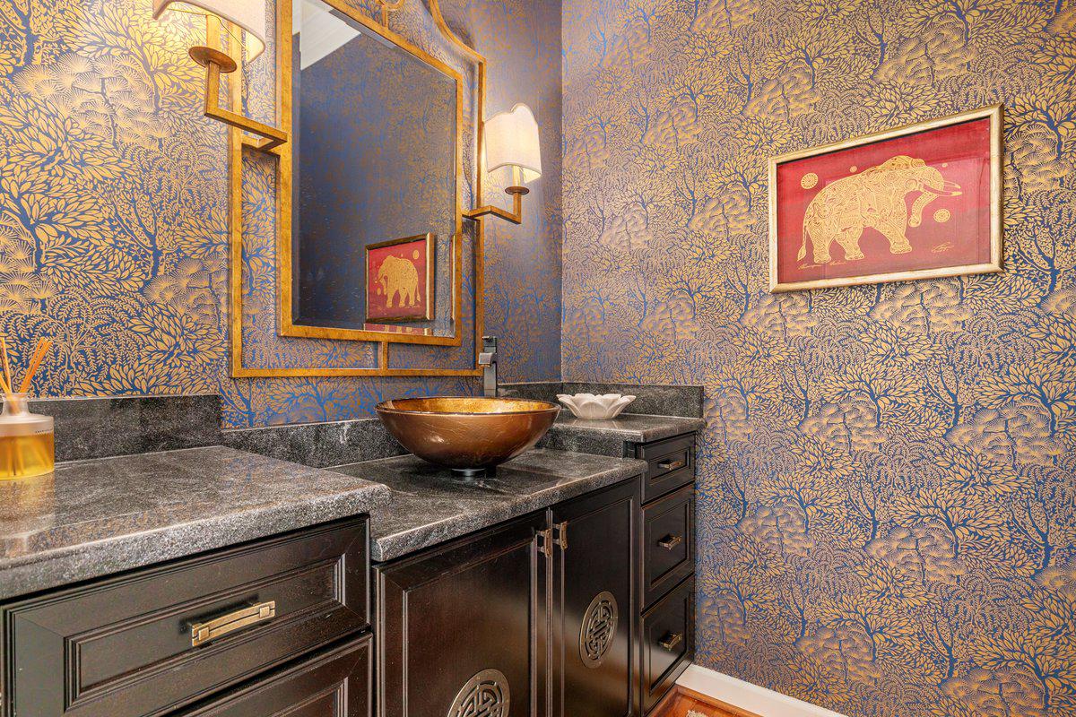 19194 Greystone Square Leesburg, VA 20176 - Photo 20 of 96 Elegant powder room