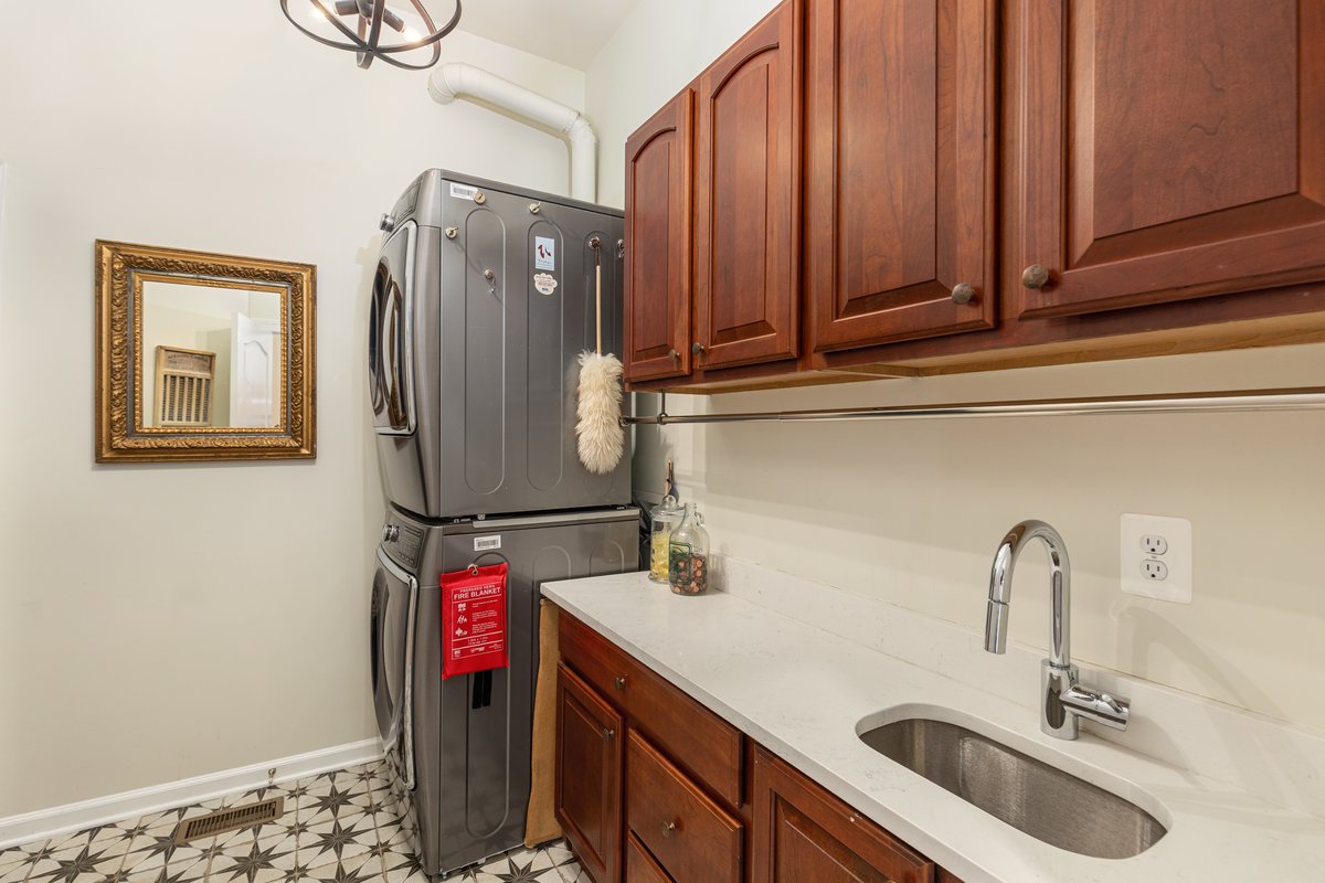 19194 Greystone Square Leesburg, VA 20176 - Photo 21 of 96 Remodeled laundry with designer tile