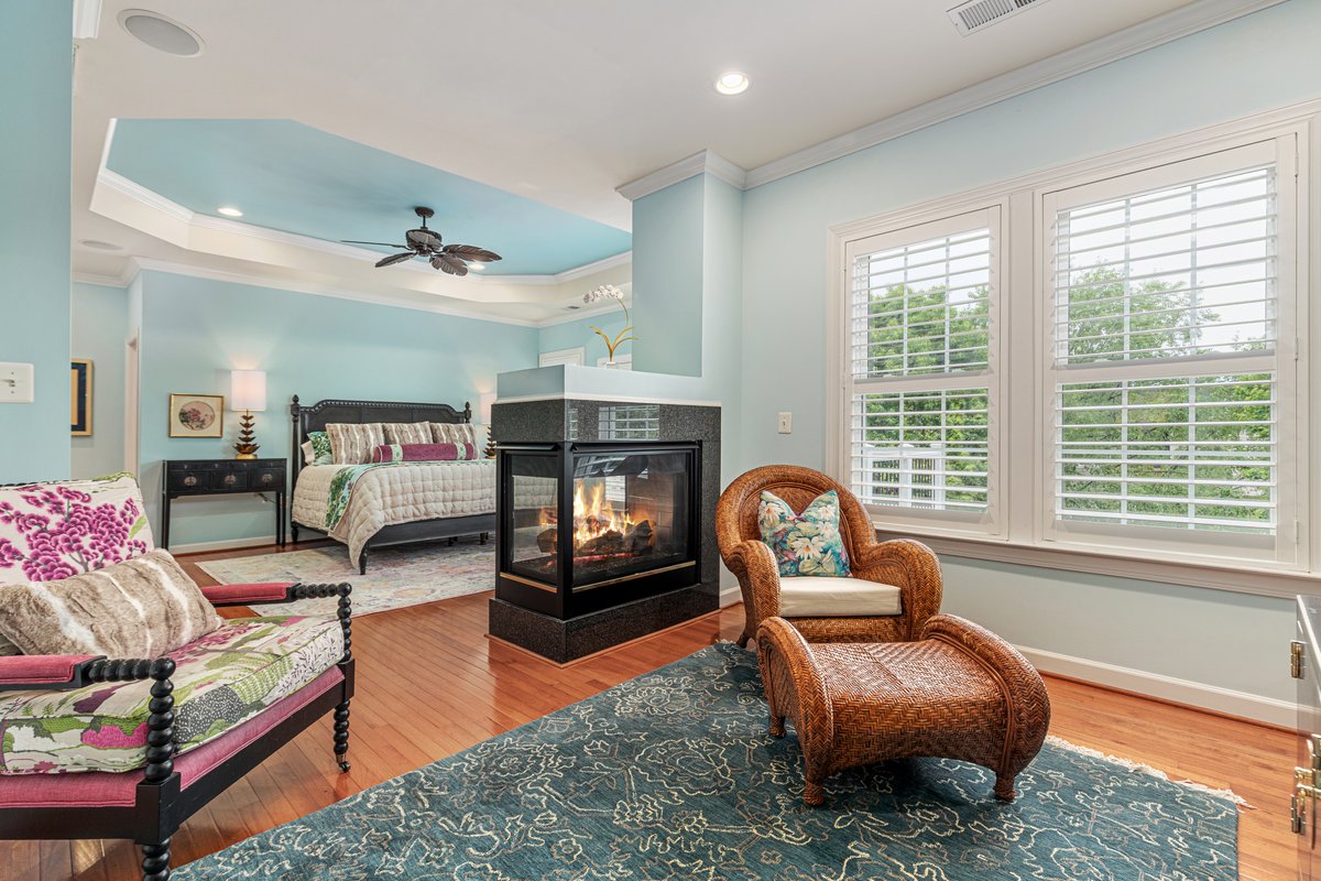 19194 Greystone Square Leesburg, VA 20176 - Photo 24 of 96 Abundance of recessed lights t-out