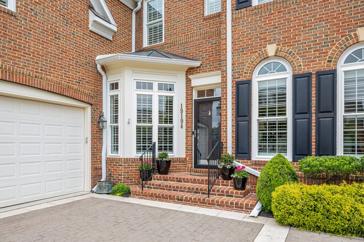 19194 Greystone Square Leesburg, VA 20176 - Photo 3 of 96 Welcome to your new home!
