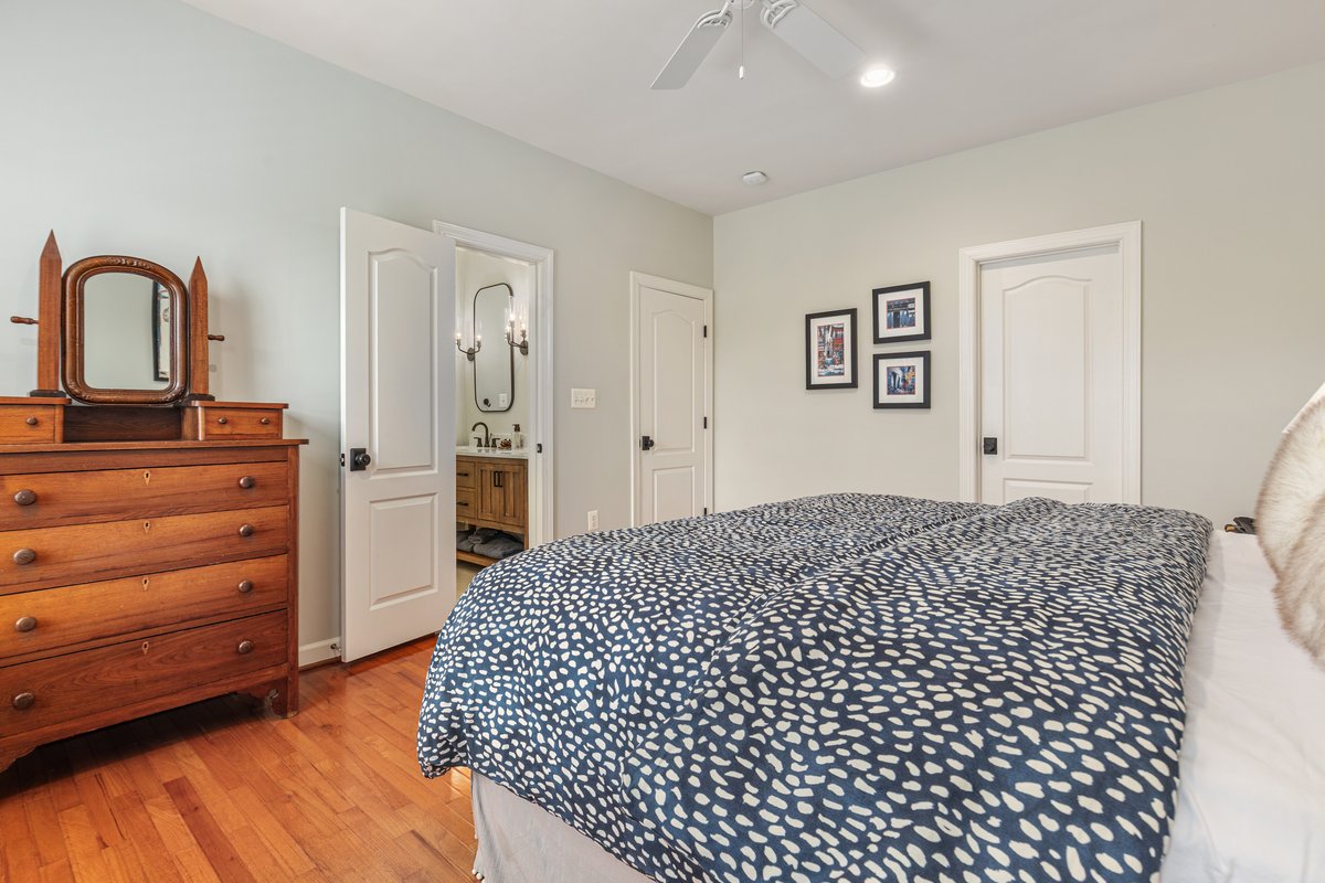 19194 Greystone Square Leesburg, VA 20176 - Photo 35 of 96 Guest suite adjoins Jack-n-Jill bath