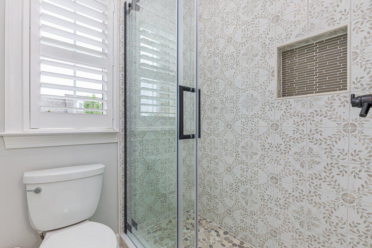 19194 Greystone Square Leesburg, VA 20176 - Photo 37 of 96 Note frameless shower doors in all baths