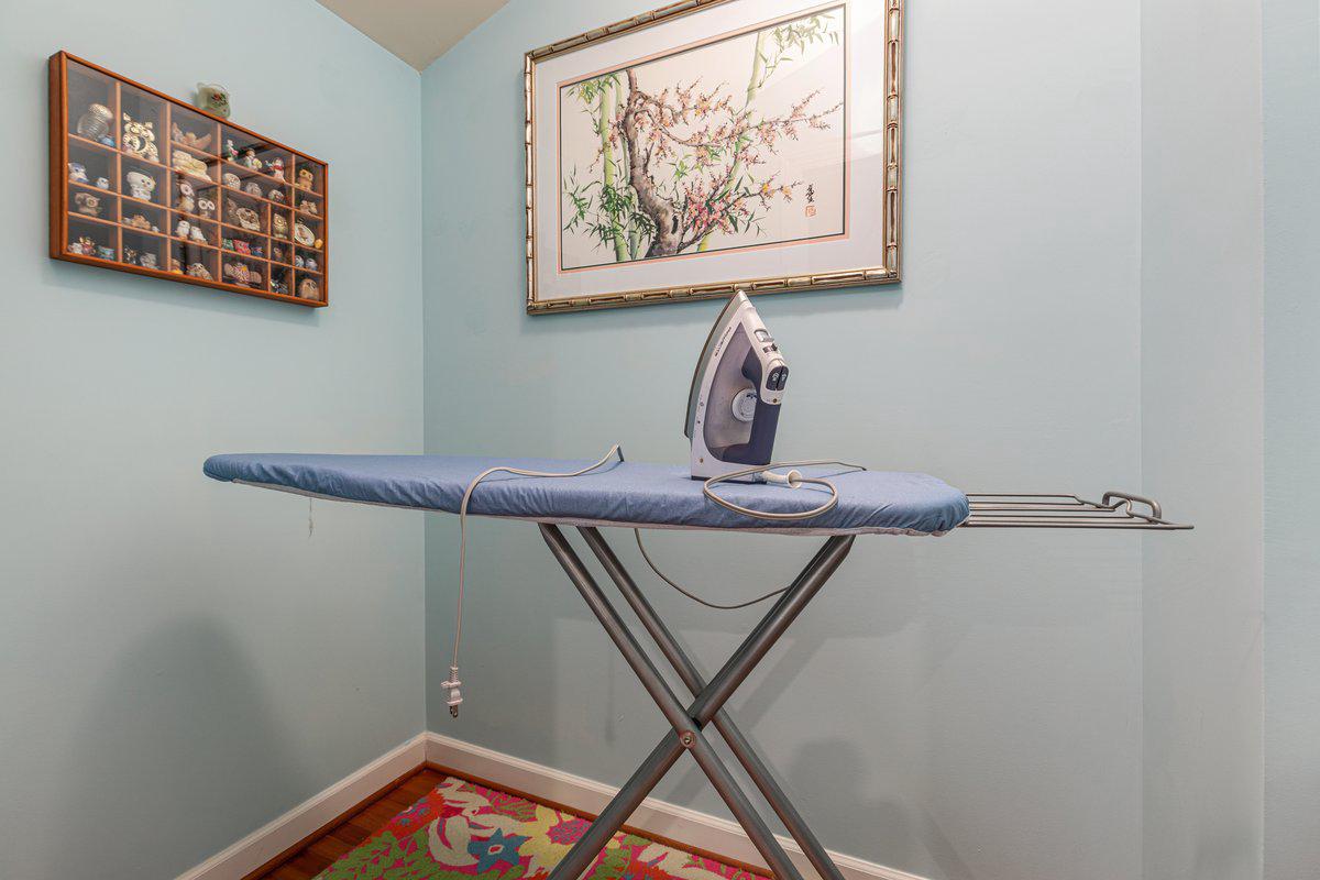 19194 Greystone Square Leesburg, VA 20176 - Photo 40 of 96 Walk-in closet in loft offers so many options!