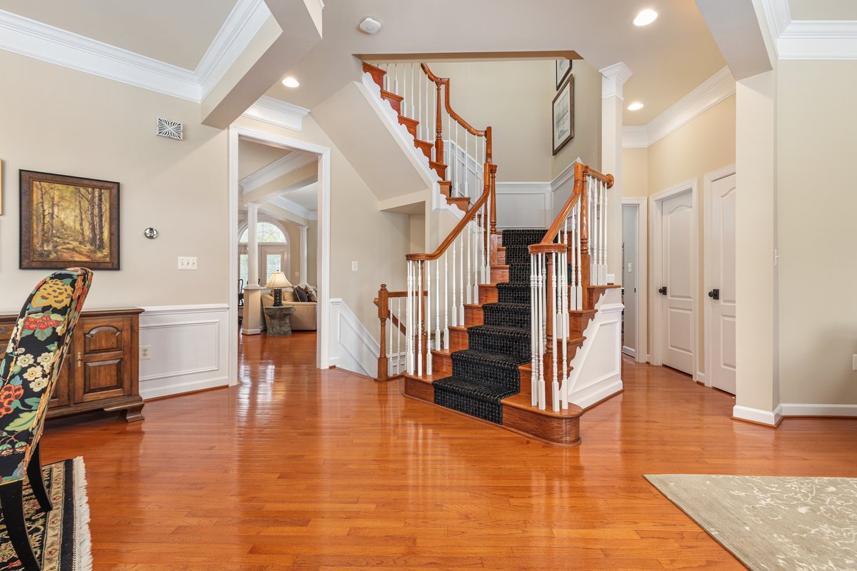 19194 Greystone Square Leesburg, VA 20176 - Photo 4 of 96 Ten foot ceilings entire main level