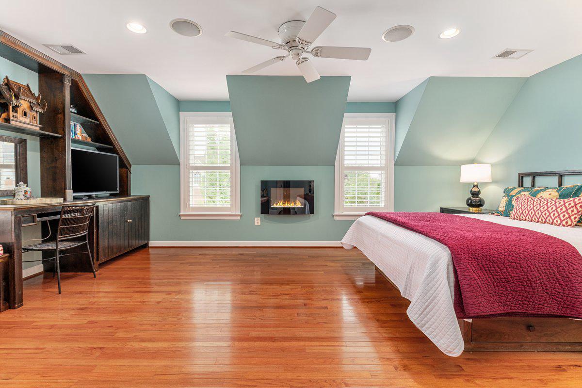 19194 Greystone Square Leesburg, VA 20176 - Photo 41 of 96 Guest suite with electric fireplace