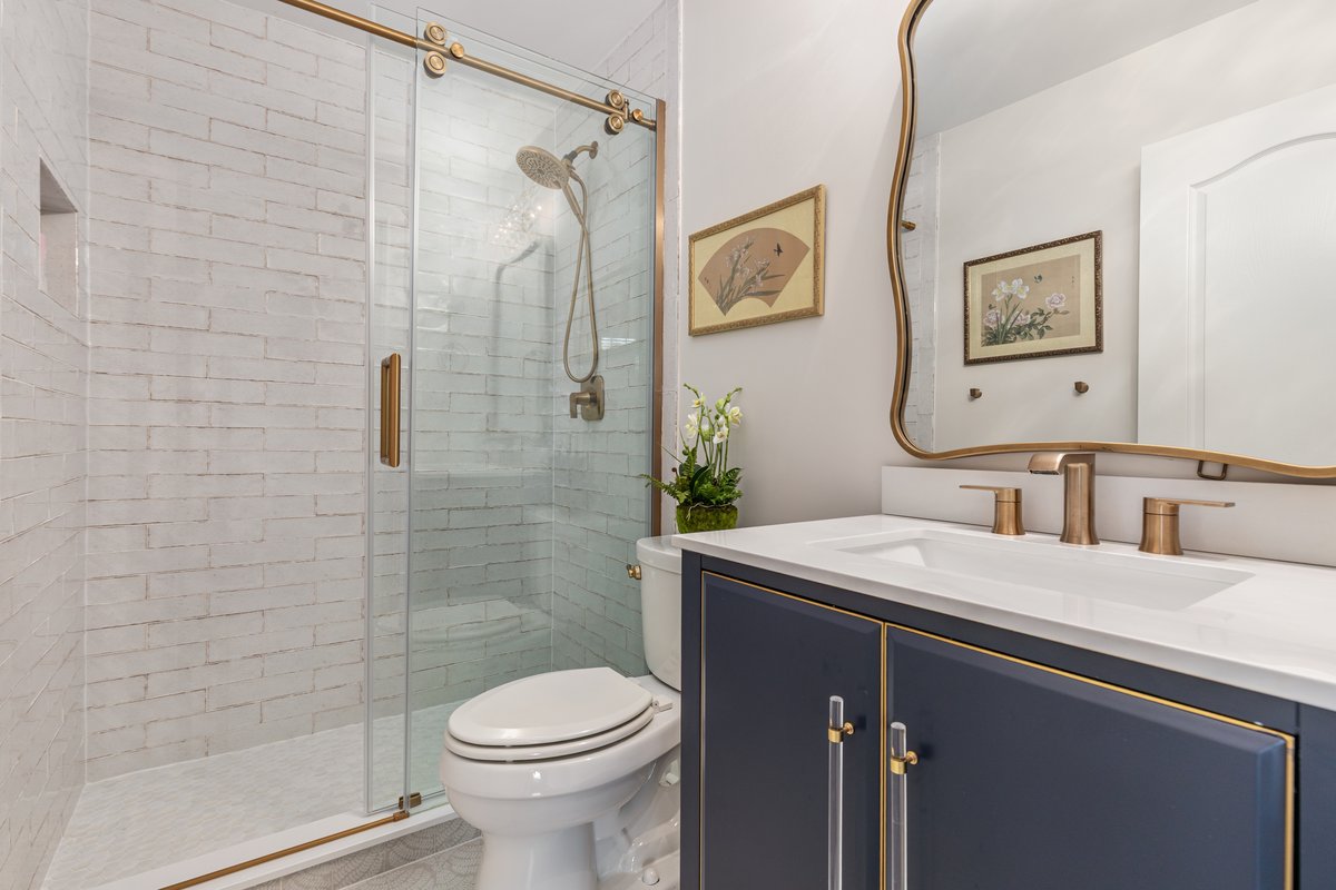 19194 Greystone Square Leesburg, VA 20176 - Photo 43 of 96 Private full bath with elegant finishes