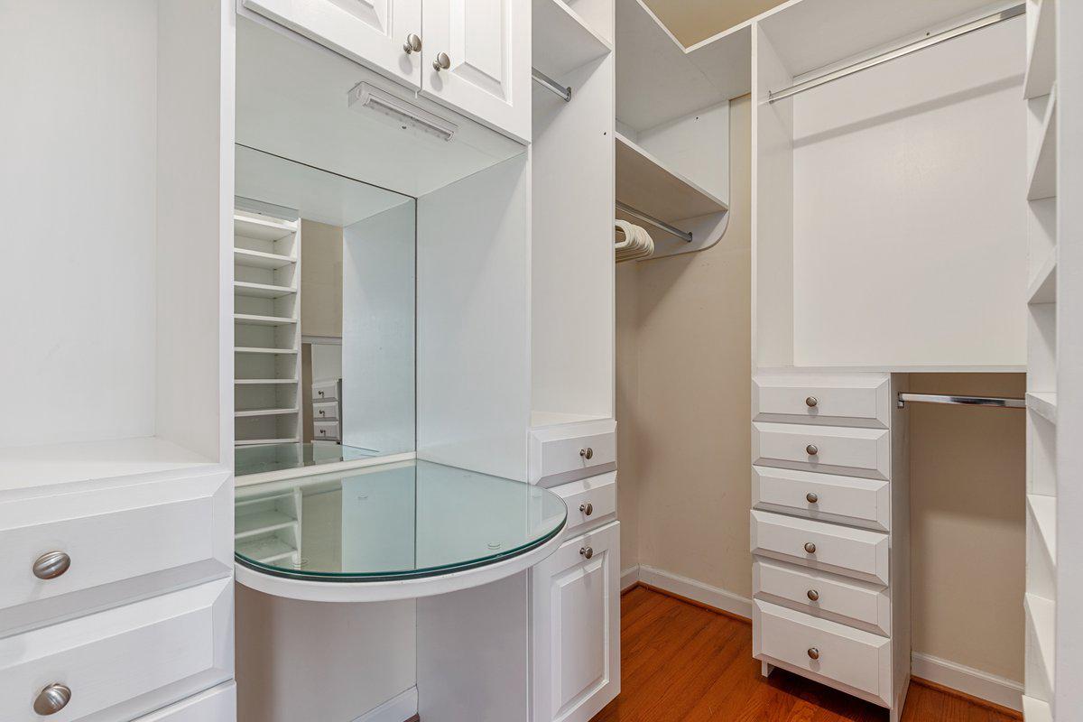 19194 Greystone Square Leesburg, VA 20176 - Photo 44 of 96 Custom organization in guest suite