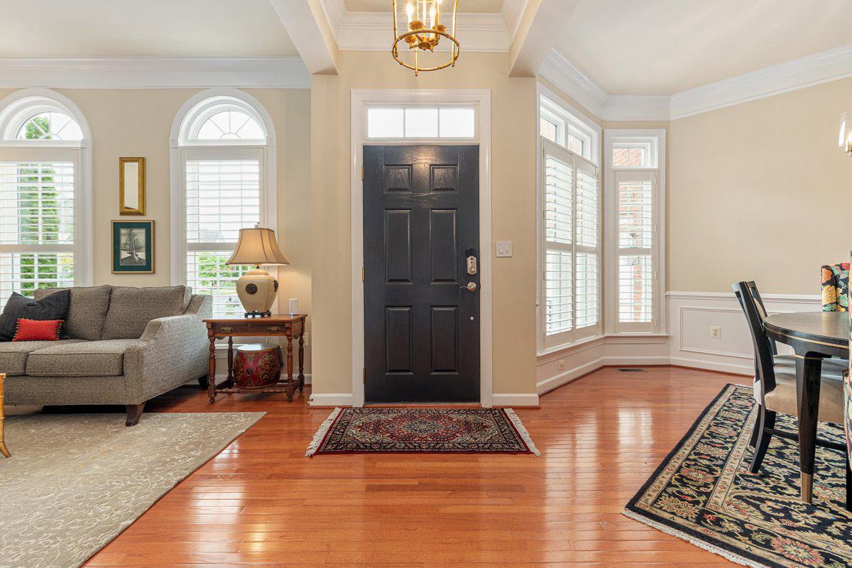 19194 Greystone Square Leesburg, VA 20176 - Photo 5 of 96 Abundance of windows all with plantation shutters