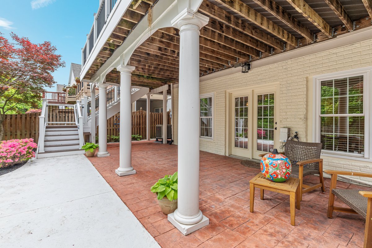 19194 Greystone Square Leesburg, VA 20176 - Photo 64 of 96 No problem if its raining!